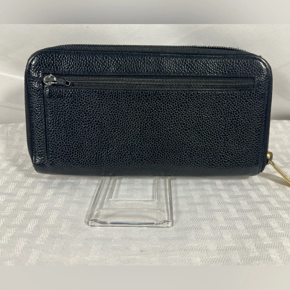 CHANEL carry iconic